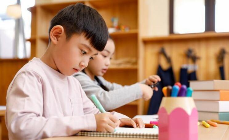 3種表現(xiàn)說(shuō)明他情商低